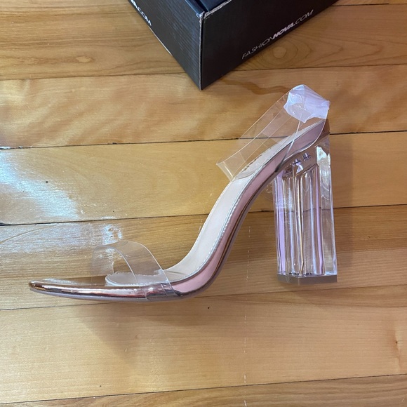 Fashion Nova Glass slipper with rose gold - Picture 4 of 9